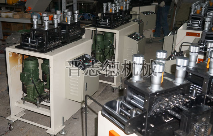 整平機、送料機生產一角